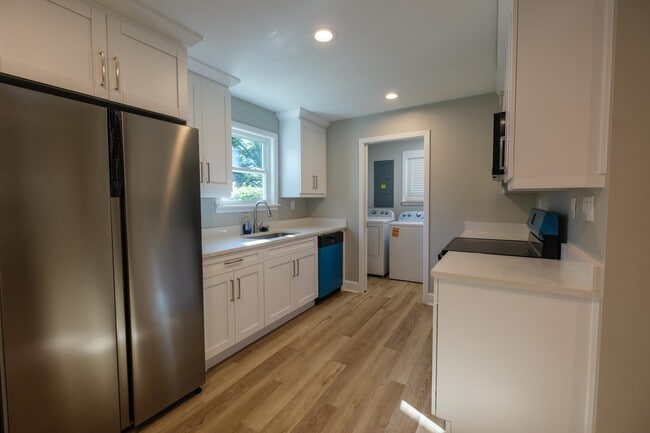 Building Photo - 1501 Sharon Rd