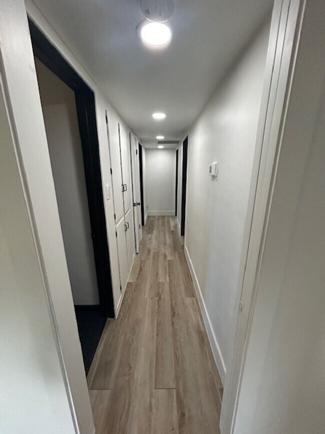 Building Photo - 2324 S Sallee St