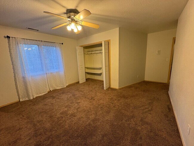 Building Photo - Gorgeous Flagstaff Rental