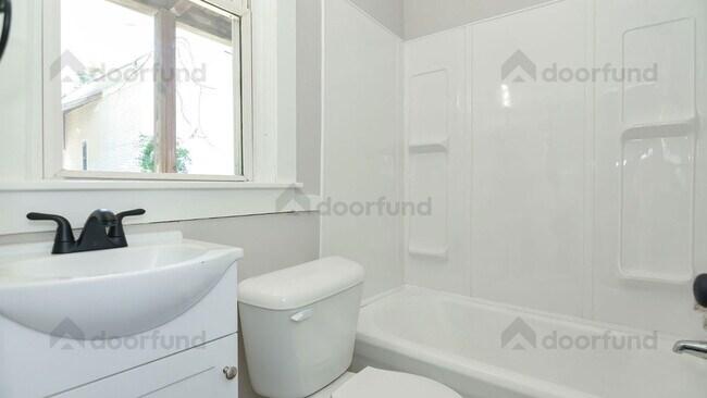 Building Photo - 11 Pleasant St