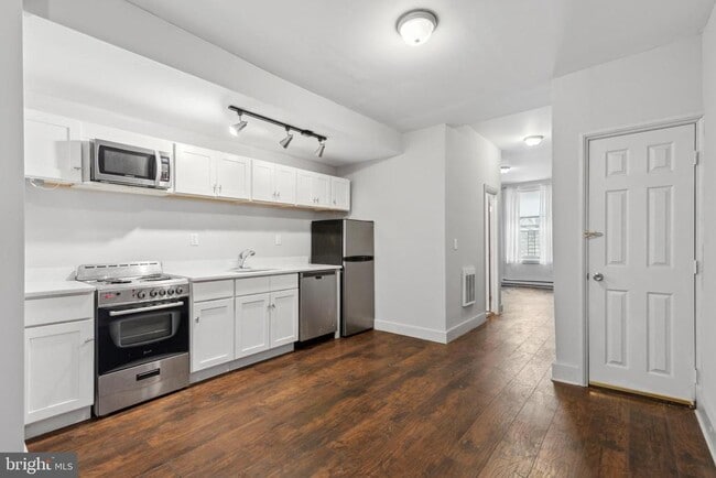 Building Photo - 2305 N College Ave