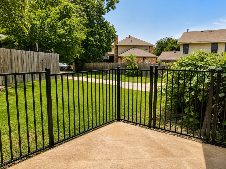 Building Photo - 126 Hollyhill Ln