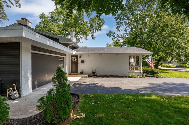 Building Photo - 1024 Catalpa Ln