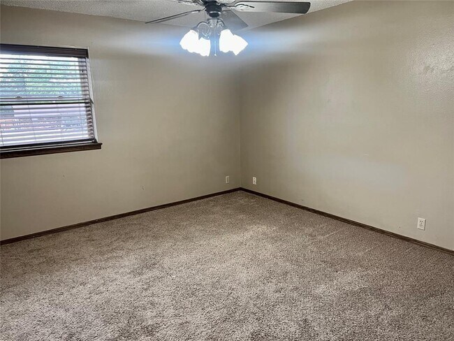 Building Photo - 1344 Meadow Ln