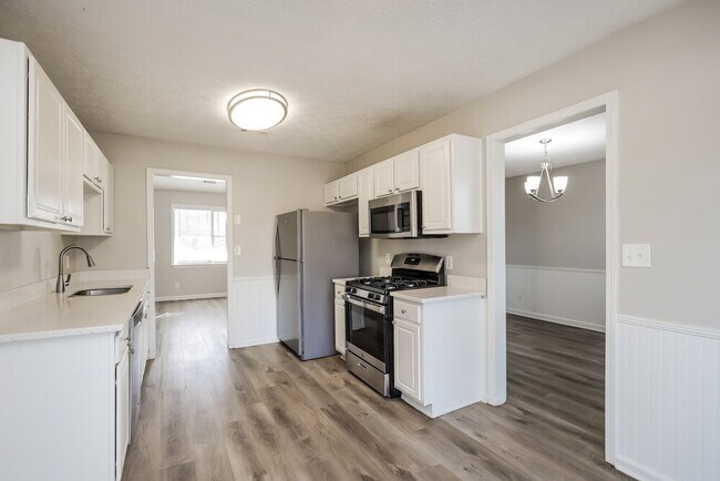 Building Photo - 221 Greenleaf Dr