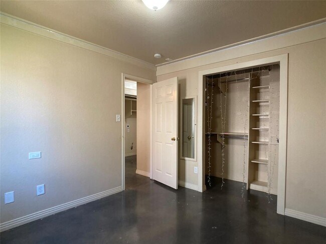 Building Photo - 1009 Grey Castle Dr