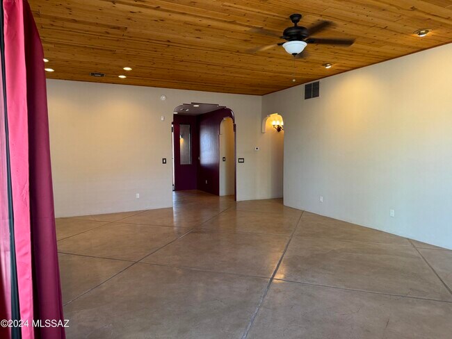 Building Photo - 1717 N Baxter Dr