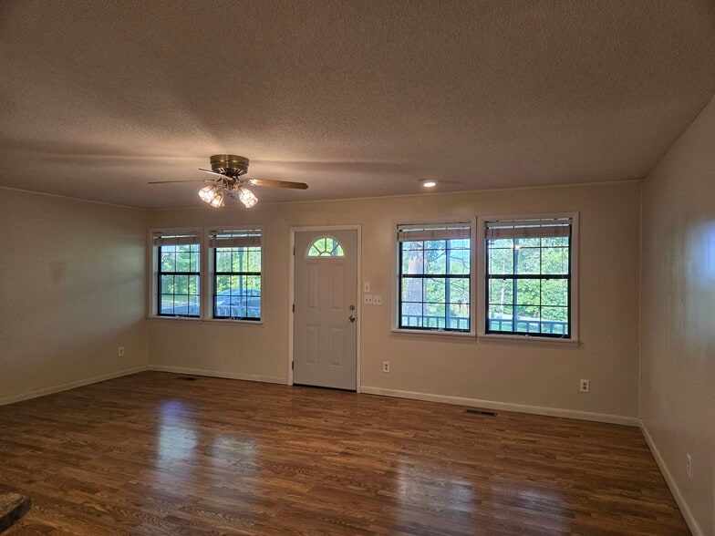 Living/Dining Room - 143 County Road 244