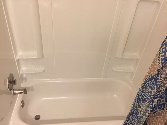 Building Photo - 2 Bedroom 1.5 Bath Duplex near Dan Mills i...