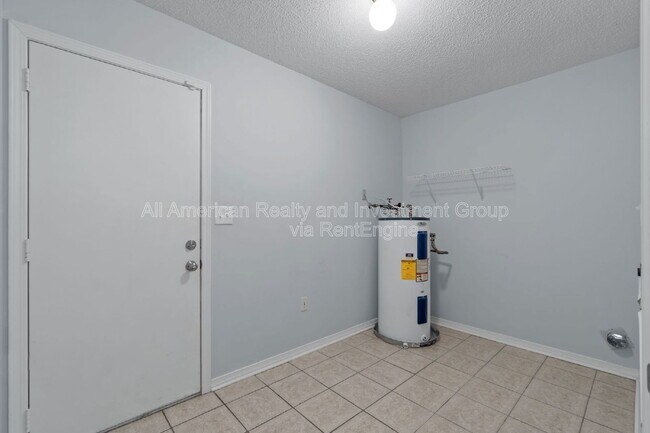 Building Photo - 502 Krest Dr