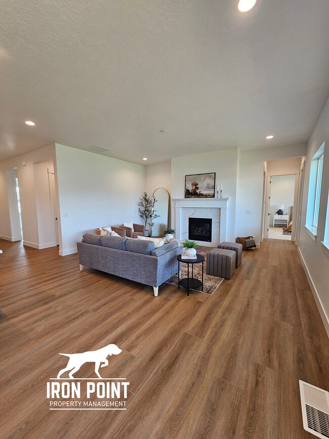 Building Photo - Brand New 4bed/3 bath home w/office, 2 car extended bay garage & all appliances included.