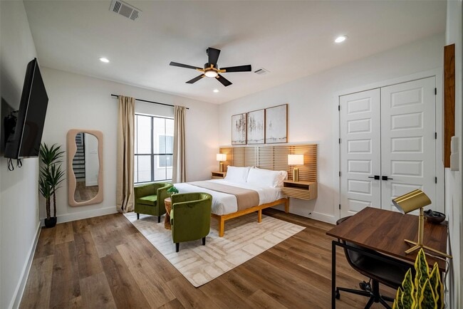 Building Photo - 1305 E 27th St