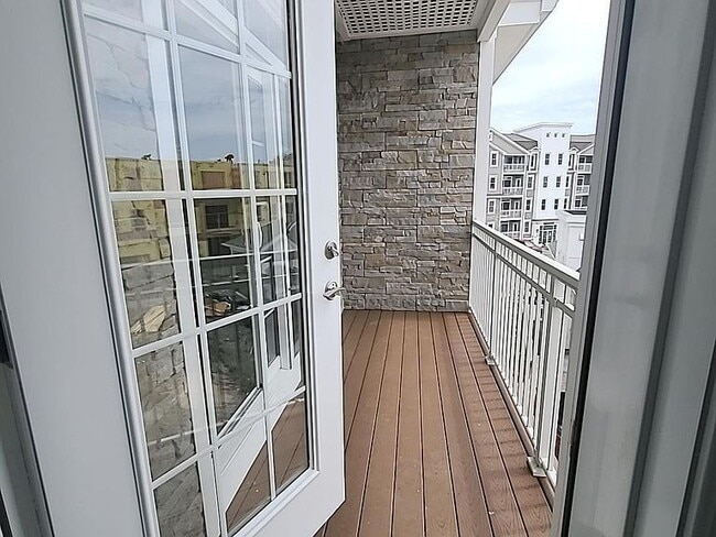 Building Photo - "Spacious 2-Bed, 2-Bath Gem in Medford - 1480 Sq Ft of Comfort Awaits!"