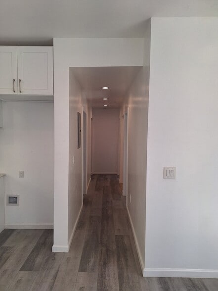 Building Photo - 729 W 41st St