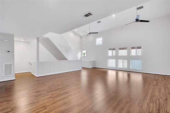 Building Photo - 2605 Calumet St