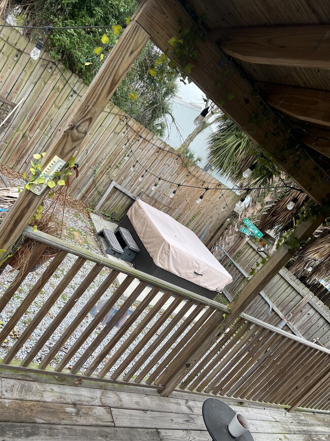 Building Photo - 621 S Alexander St