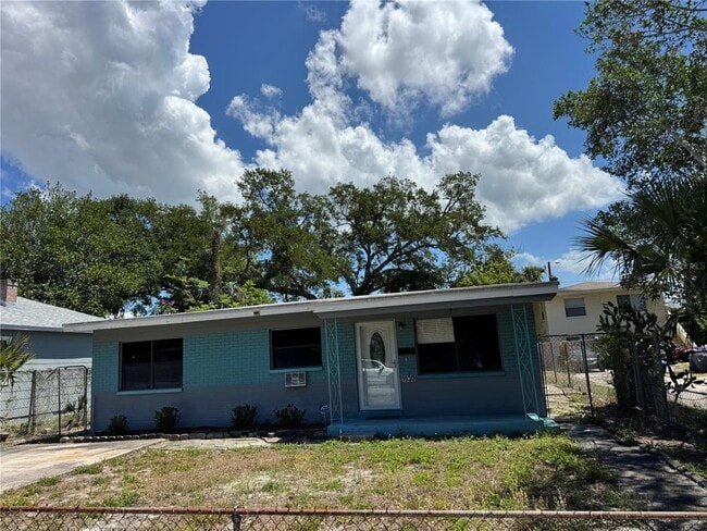Building Photo - 1930 Walton St S