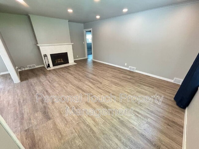Building Photo - 1541 10th St S