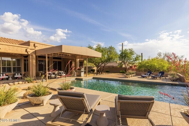 Building Photo - 7474 E Red Bird Rd