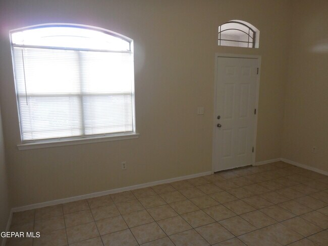 Building Photo - 14741 Calhoun Dr