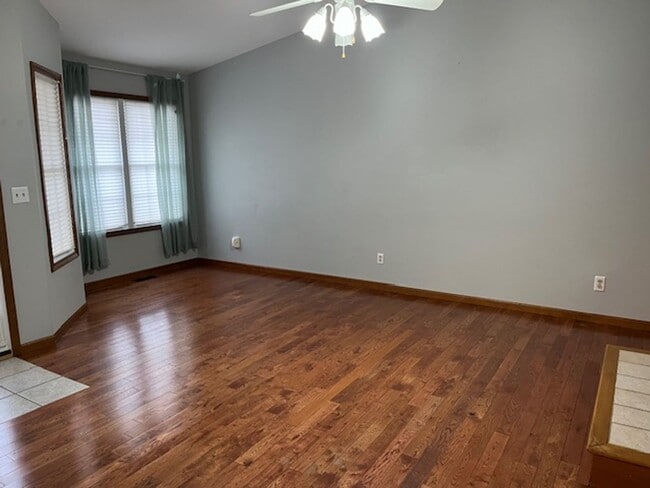 Building Photo - Three bedroom home in Rochester School Dis...