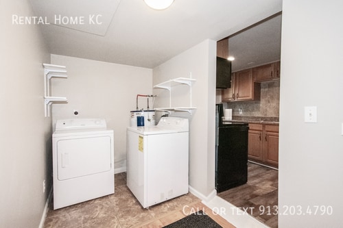 Building Photo - 211 N Iowa St