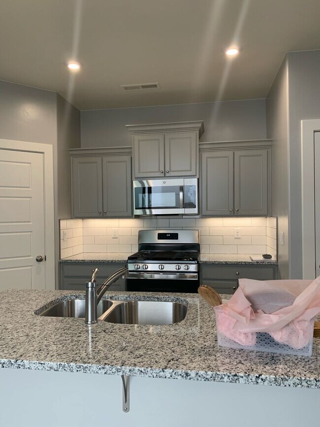 Building Photo - 5690 S Garnet Dr