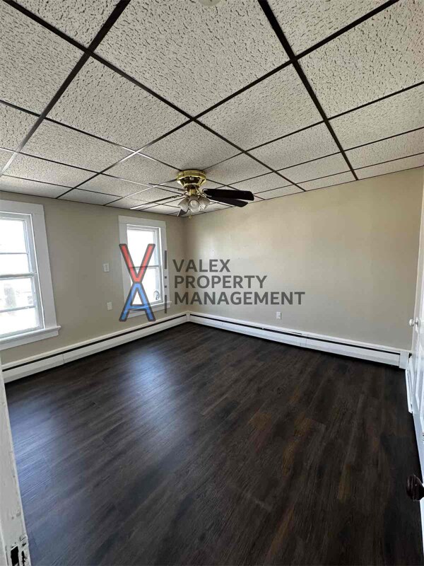 Building Photo - 531 N Bromley Ave