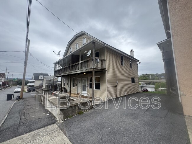 Building Photo - 139 Sand St