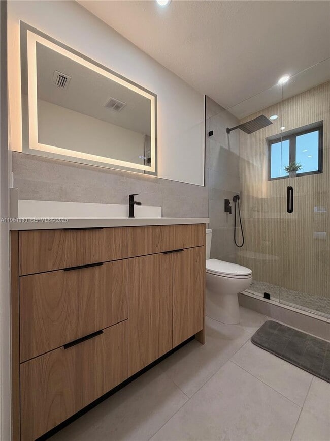 Building Photo - 1462 SW 25th Ave