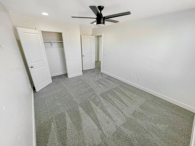 Building Photo - 3298 E Crimson Ridge Dr