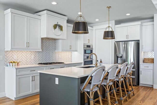 Building Photo - Luxurious Farmhouse Living in Dry Creek Ranch