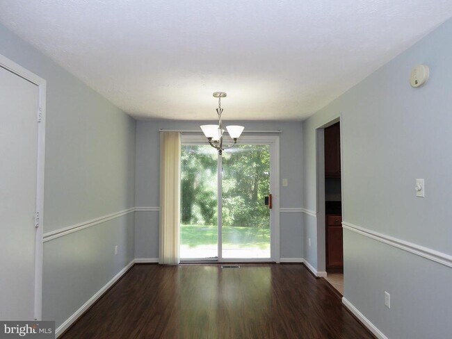 Building Photo - 7125 Vantage Dr