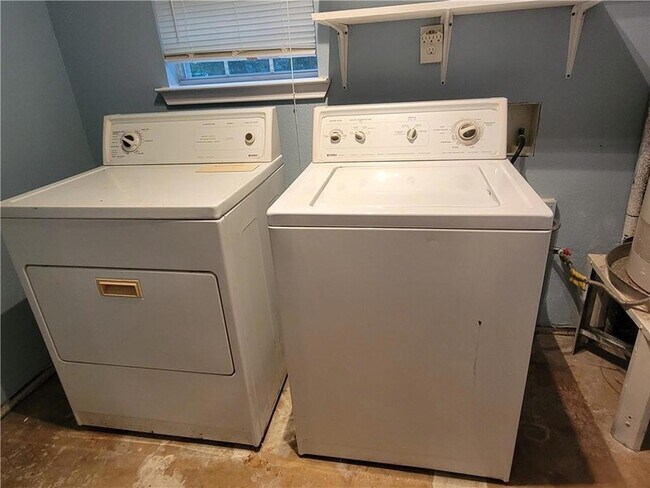 Building Photo - 609 Cottonwood St