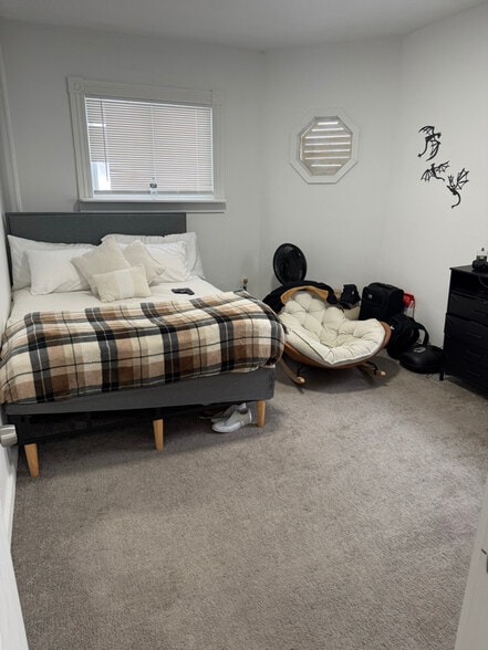 Building Photo - 232 Pequoig Ave