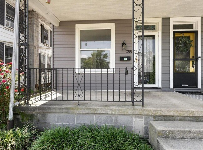 Building Photo - Charming 5 Bedroom, 2 Bath home in Manheim...