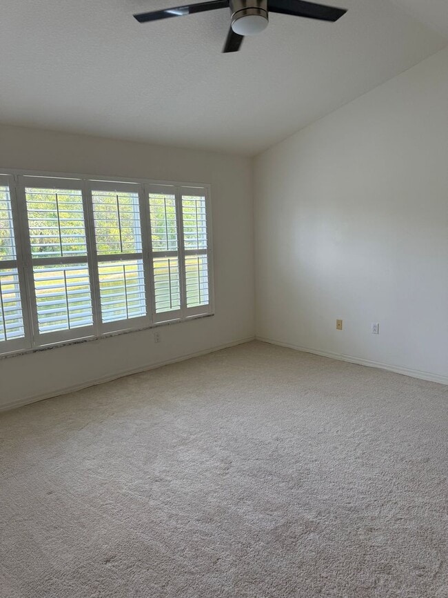 Building Photo - Spacious 2 Bedroom, 1.5 Bath Townhouse For Lease