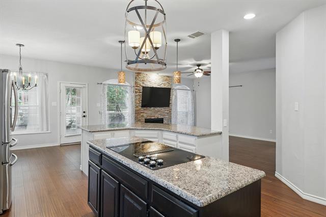Building Photo - 2520 Woodside Dr