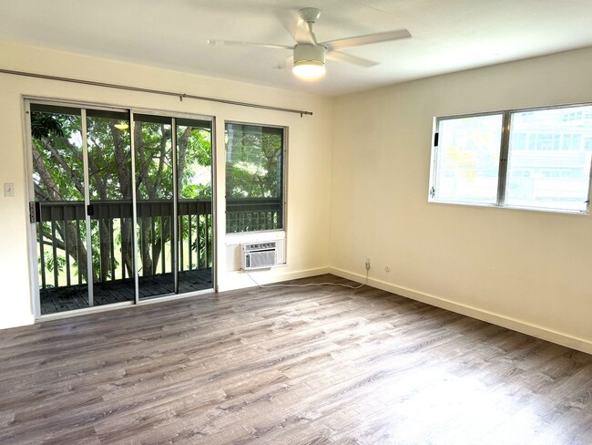 Building Photo - 3 bedroom/2.5 bath townhome at Yacht Club ...