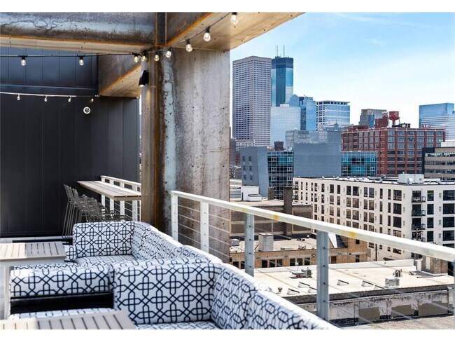 Building Photo - 728 3rd Sta