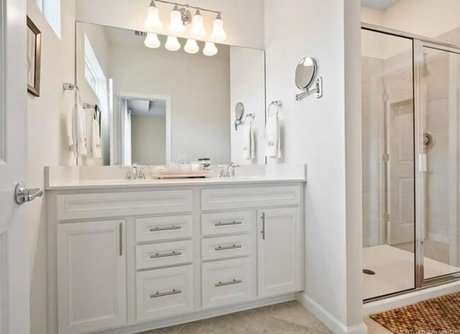 Building Photo - Stuart 3/2.5/1 Ocean Cove Townhome!