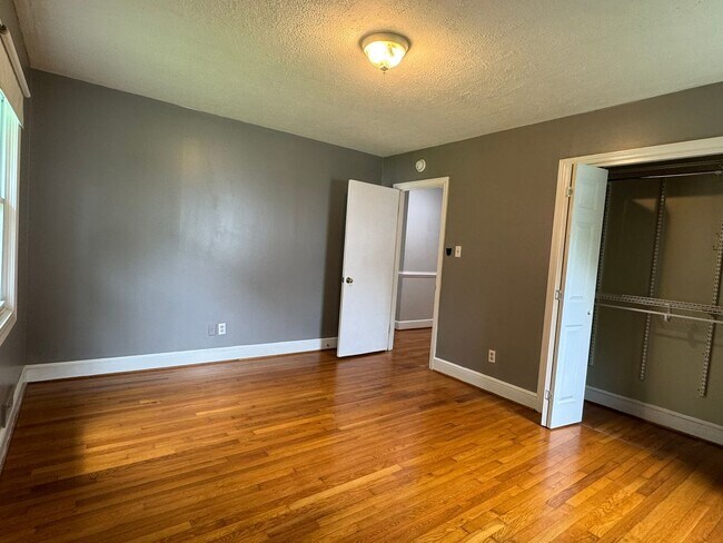 Building Photo - 1109 Smithfield Ave