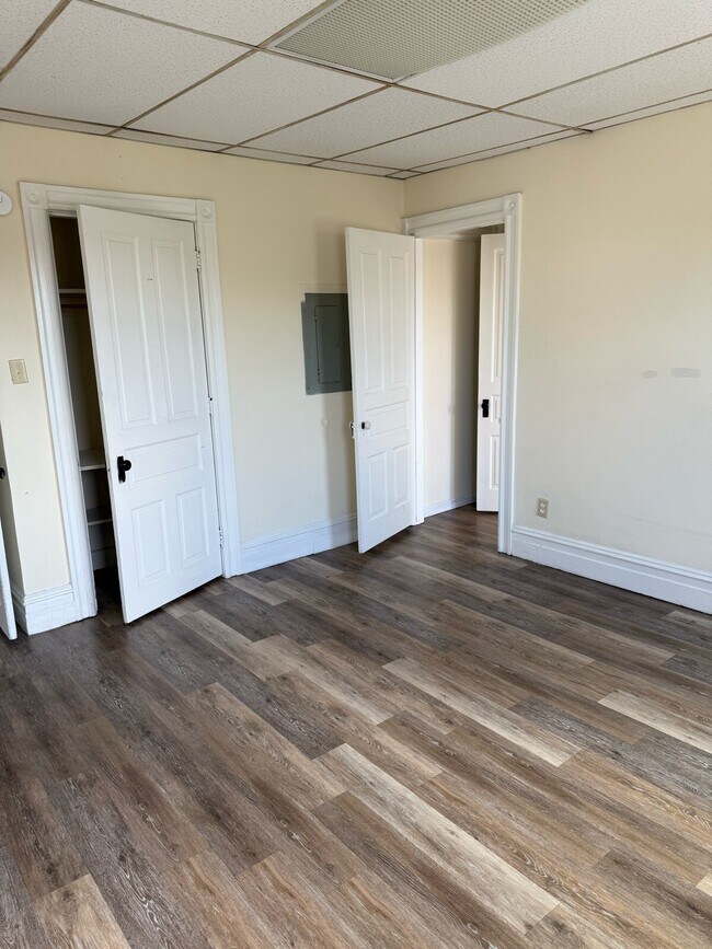 Building Photo - 716 Linden St