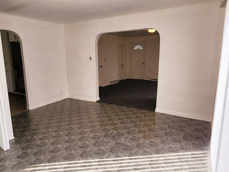 Building Photo - 612 6th St SW