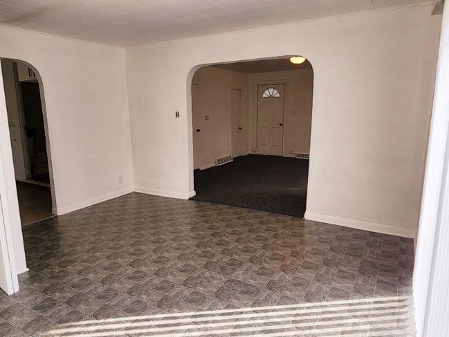 Building Photo - 612 6th St SW