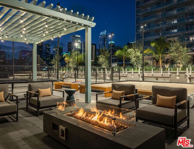 Building Photo - 230 W Olympic Blvd