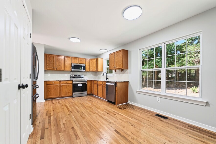 Building Photo - 5806 Garden Ridge Rd
