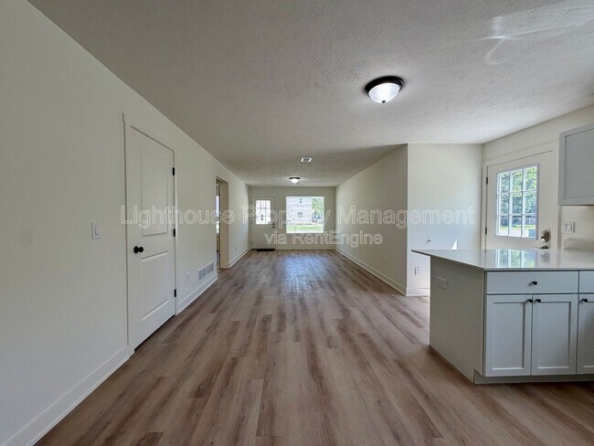Building Photo - 313 Orchard Ave