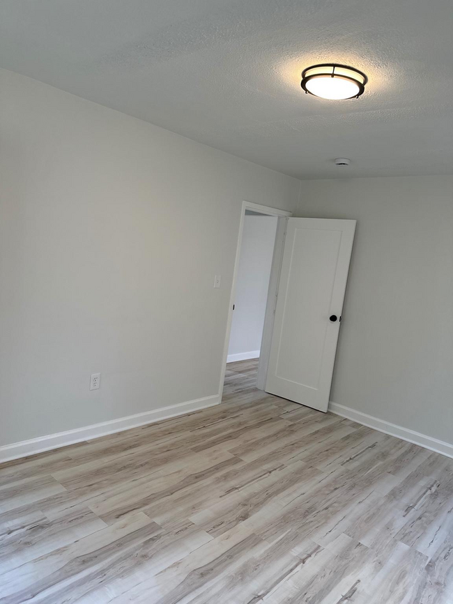 Building Photo - 3 Bed 1 Bath SW DC