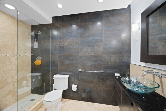 Building Photo - 5701 Collins Ave